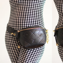 Load image into Gallery viewer, Classic Vegan Leather Waist Bag in Black
